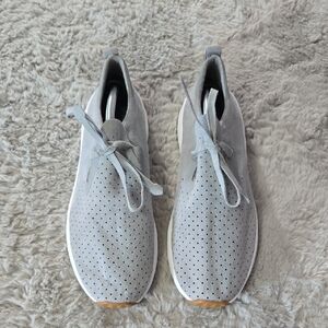 Native Apollo Moc shoe in pigeon grey and shell white size 7